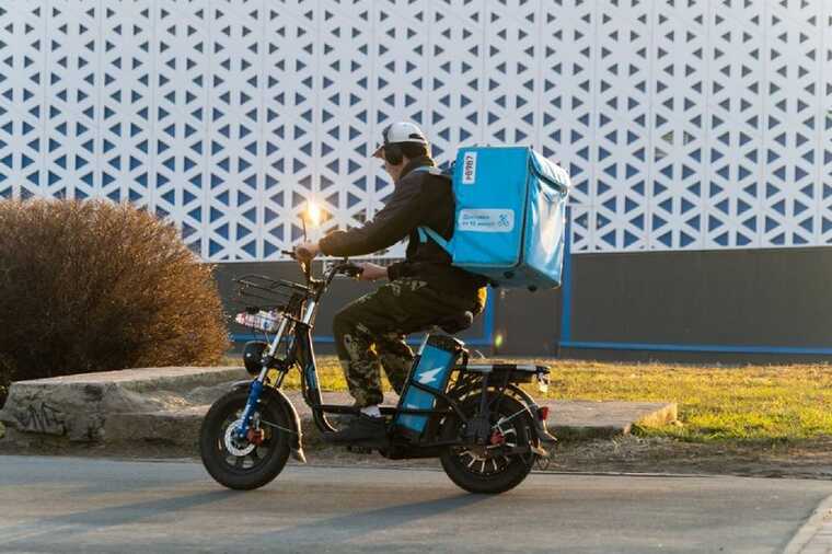 В Краснодаре отец избил курьера после того, как тот случайно сбил его дочь