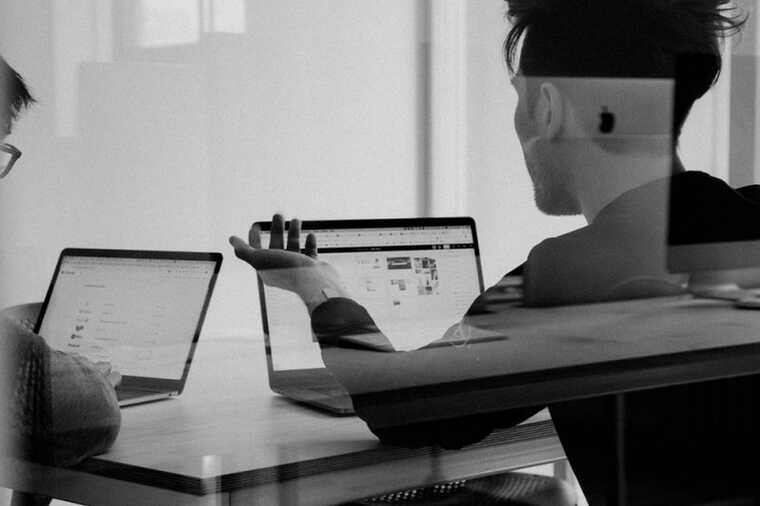 В Кремниевой долине айтишников заставляют делать пластические операции, чтобы устроиться на работу