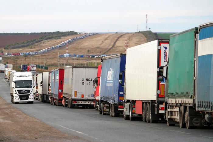 Российские предприниматели страдают из-за двухмесячной пробки на казахстанской границе