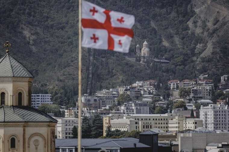 Российские туристы не могут въехать в Грузию из-за детских фото в паспортах